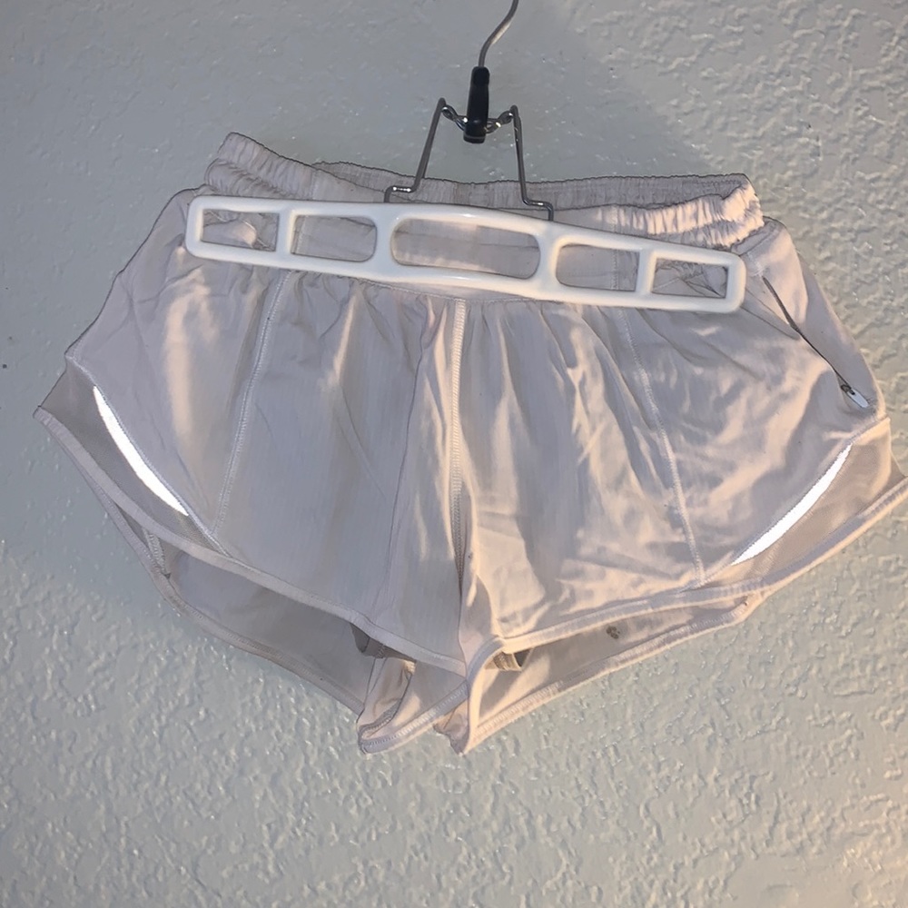 Lululemon hotty hot shorts 2.5